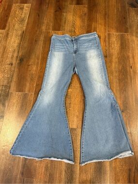 Chelsea & Violet Flared Jeans - size 31